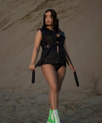 Сексуальная блондинка, опытная и чувственная, ждет тебя у себя в апартаментах. Готова исполнить все твои фантазии и подарить море удовольствия. 12675, 34 года