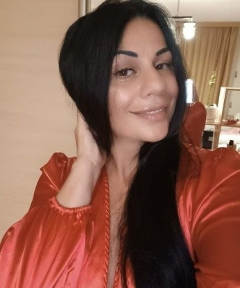 Соблазнительная красотка с кокетливым характером готова погрузить тебя в мир наслаждения и страсти. Приезжай ко мне и ты не пожалеешь! 2055, 44 года