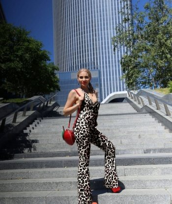 Я настоящая профессионалка, знающая толк в удовольствии. Встретимся в Москве и окунемся в мир страсти и наслаждения. Мои услуги разнообразны: от классического секса до ролевых игр и экспериментов. 🌟 Позволь мне стать твоей фантазией на время, и я обещаю, что ты не пожалеешь. Мои отзывы говорят сами за себя - мои гости возвращаются снова и снова. Посмотри мои фото и увидишь, какая я прекрасная и сексуальная. Ты заслуживаешь самых ярких моментов, и я сделаю все возможное, чтобы ты получил удовольствие, о котором всегда мечтал. Доверься мне и приходи в мой уютный и романтичный уголок в Москве. Вместе мы создадим незабываемые воспоминания. Жду тебя, мой господин! 😘 2769, 34 года