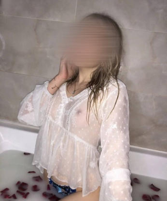 Живу в Москве - столице страсти и наслаждения.
Мои услуги нежной индивидалки подарят тебе незабываемые моменты наслаждения. Я опытная и креативная в постели, готова осуществить самые сокровенные фантазии. 💫
Мои возможности безграничны: классический секс, оральные ласки, массаж и многое другое – выбирай, что подходит именно тебе.
🔥 Могу стать твоей настоящей госпожой или нежной подружкой – все в твоих руках.
Мне важен твой комфорт и наслаждение, поэтому я все делаю с огромной страстью и нежностью. Взгляни на мои фото и оцени всю мою красоту и сексуальность. 💋
Мои клиенты всегда остаются довольными и оставляют положительные отзывы. Доверься моим нежным рукам, и я покажу тебе, что такое настоящая страсть и ласка. 💕
Не упускай возможность испытать нежность Москвы на собственной шкуре. Сделай шаг к обретению настоящего наслаждения, и я буду ждать тебя. 🌟 3846, 20 лет